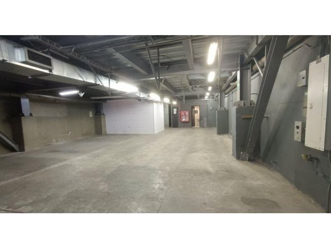 Bodega en arriendo en Laureles, Medellín, 2000 m² · foto 7 de 12