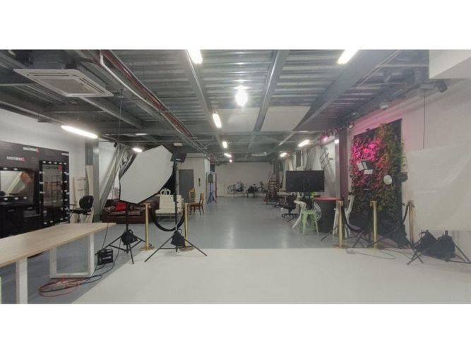 Bodega en arriendo en Laureles, Medellín, 2000 m² · foto 9 de 12