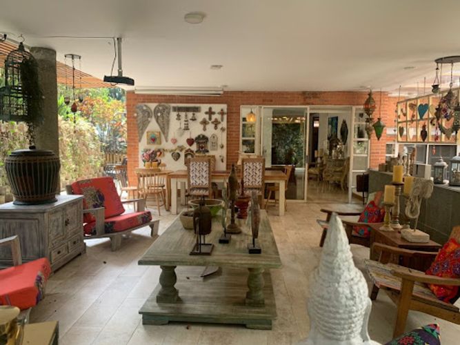 Casa de 5 alcobas en venta en El Poblado, Medellín, 507 m² · foto 2 de 17