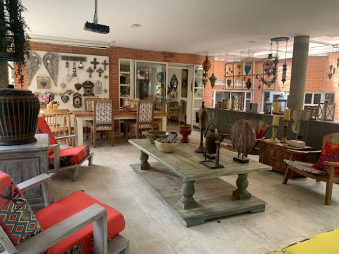 Casa de 5 alcobas en venta en El Poblado, Medellín, 507 m² · foto 3 de 17
