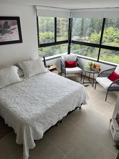 Apartment for sale in Altos del poblado, Medellín 5