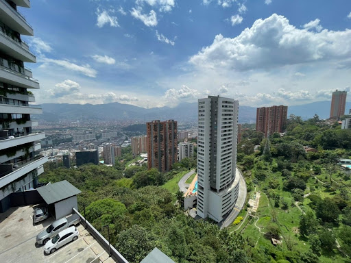 Apartment for sale in Altos del poblado, Medellín 4