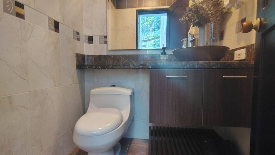 Casa de 4 alcobas en venta en Las Lomitas, Sabaneta, 291 m² · foto 13 de 24