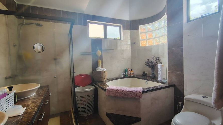 Casa de 4 alcobas en venta en Las Lomitas, Sabaneta, 291 m² · foto 19 de 24