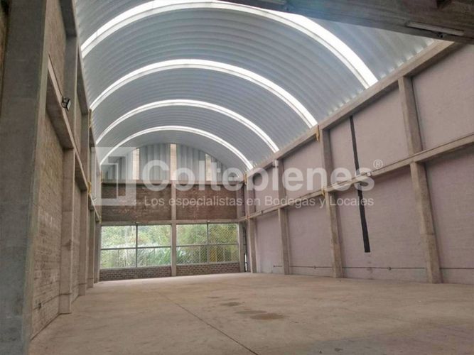 Bodega en arriendo en Churido Puente, Apartado, 1335 m² · foto 2 de 14