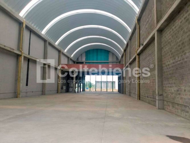Bodega en arriendo en Churido Puente, Apartado, 1335 m² · foto 3 de 14
