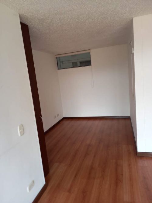 Apartamento de 3 alcobas en venta en El Cerezo, Bogotá, 88 m² · foto 7 de 18