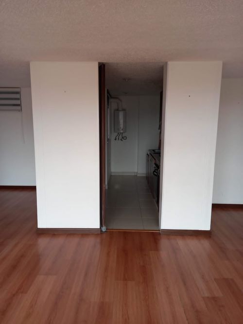Apartamento de 3 alcobas en venta en El Cerezo, Bogotá, 88 m² · foto 6 de 18
