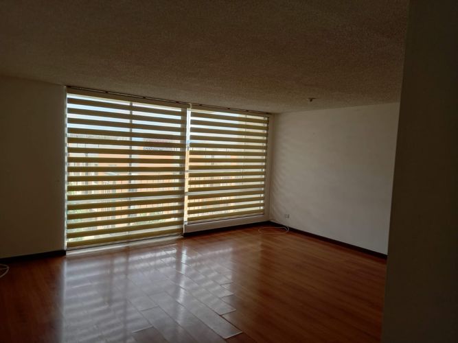 Apartamento de 3 alcobas en venta en El Cerezo, Bogotá, 88 m² · foto 2 de 18