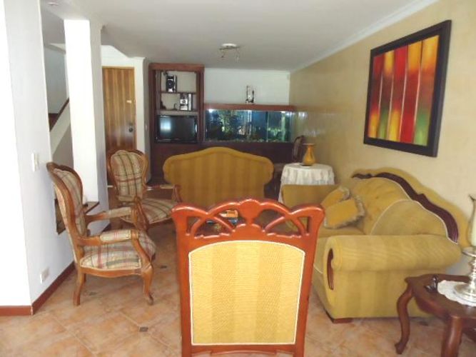 Casa de 3 alcobas en arriendo en El Tesoro, Medellín, 315 m² · foto 2 de 16
