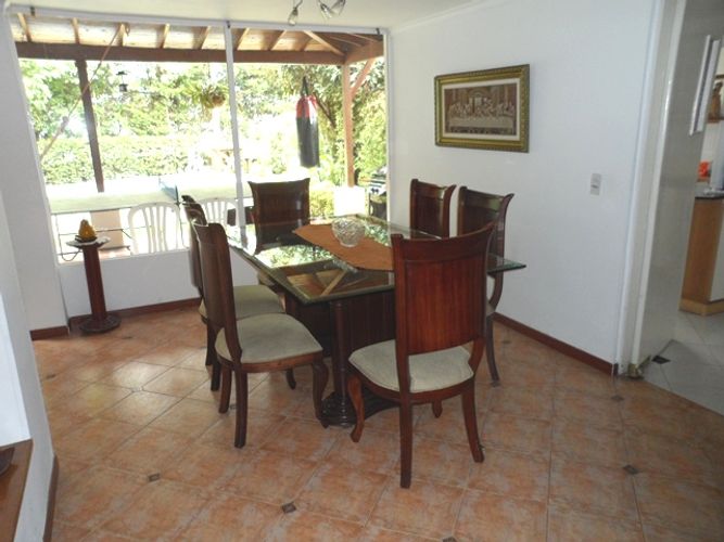 Casa de 3 alcobas en arriendo en El Tesoro, Medellín, 315 m² · foto 8 de 16