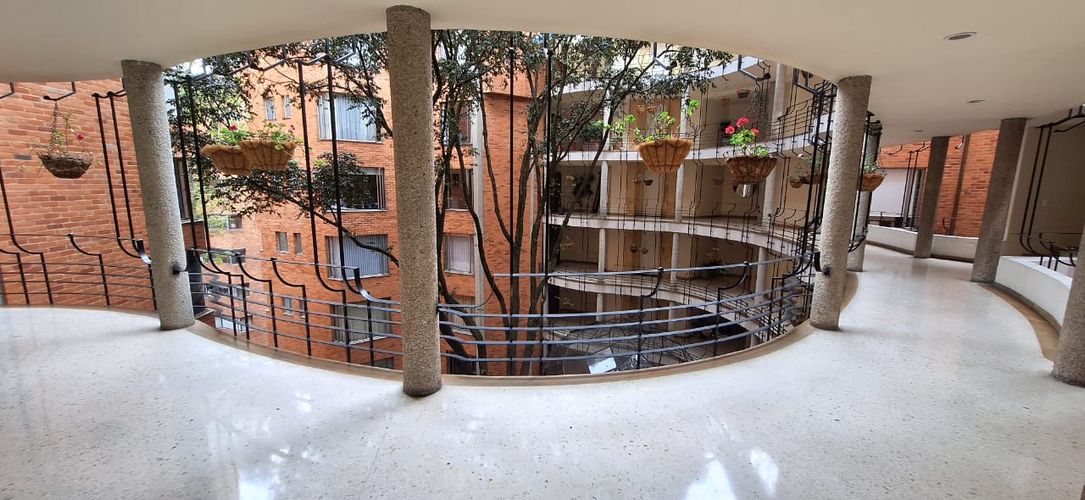 Apartamento de 3 alcobas en venta en Los Rosales, Bogotá, 250 m² · foto 6 de 24