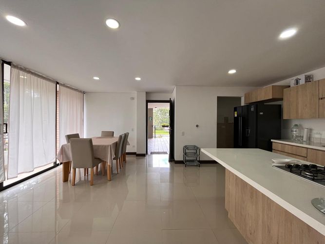 Apartamento de 3 alcobas en venta en Santa Elena, El Retiro, 86 m² · foto 2 de 16