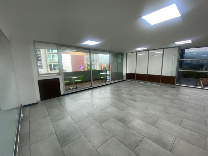 Oficina en arriendo en El Poblado, Medellín, 114 m² · foto 5 de 16