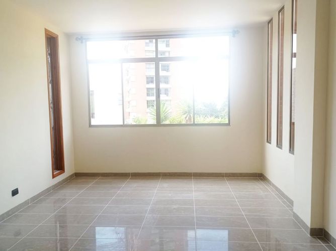 Casa de 3 alcobas en venta en El Poblado, Medellín, 326 m² · foto 4 de 17