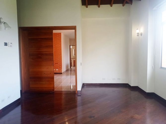 Casa de 3 alcobas en venta en El Poblado, Medellín, 326 m² · foto 11 de 17