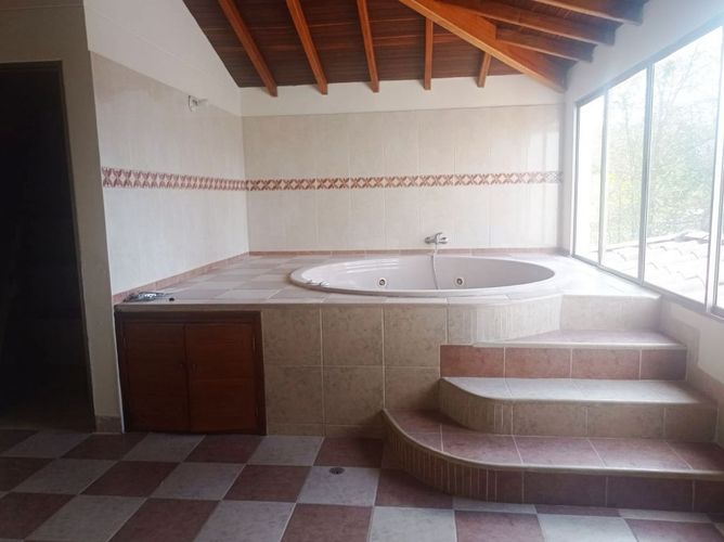 Casa de 3 alcobas en venta en El Poblado, Medellín, 326 m² · foto 16 de 17