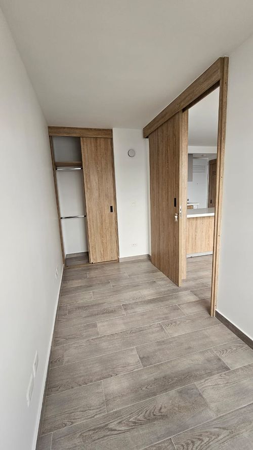 Apartamento de 2 alcobas en arriendo en Centro Comercial Outlet Factory, Bogotá, 38 m² · foto 5 de 9