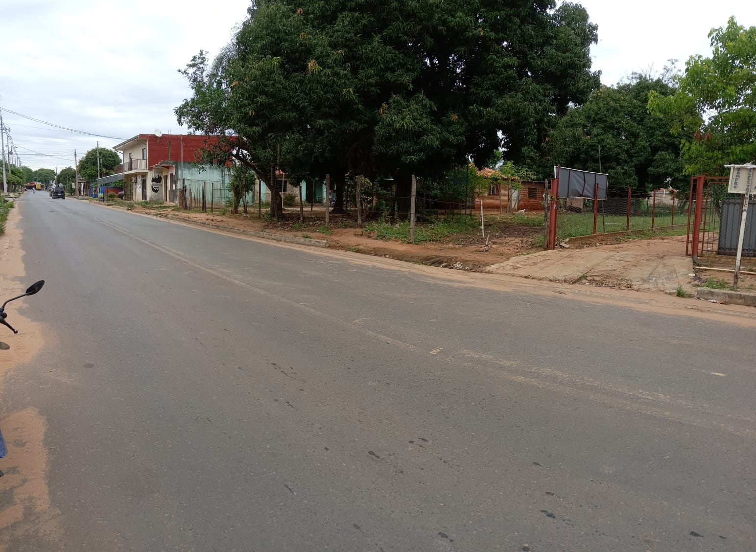 TERRENO SOBRE AVENIDA NANAWA, LAURELTY - LUQUE EN VENTA!! — foto 2