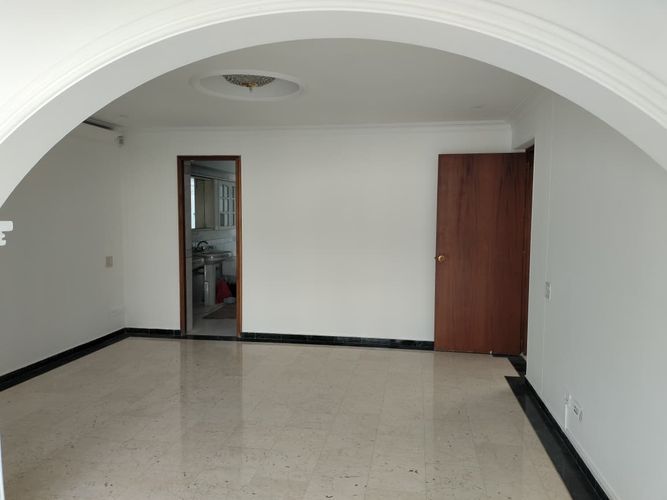 Casa de 4 alcobas en venta en Loma Del Indio, Medellín, 267 m² · foto 10 de 19