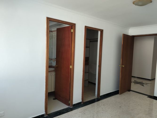 Casa de 4 alcobas en venta en Loma Del Indio, Medellín, 267 m² · foto 11 de 19
