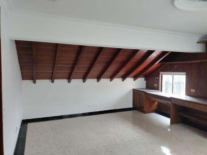 Casa de 4 alcobas en venta en Loma Del Indio, Medellín, 267 m² · foto 13 de 19