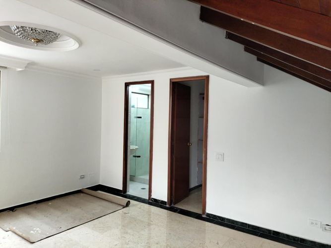Casa de 4 alcobas en venta en Loma Del Indio, Medellín, 267 m² · foto 7 de 19