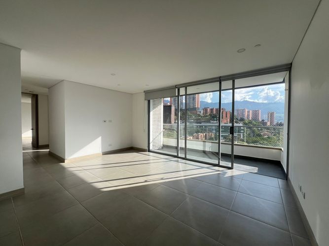 Apartamento de 3 alcobas en arriendo en Cumbres, Envigado, 97 m² · foto 2 de 15