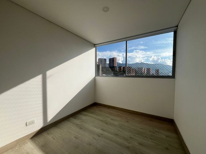 Apartamento de 3 alcobas en arriendo en Cumbres, Envigado, 97 m² · foto 3 de 15