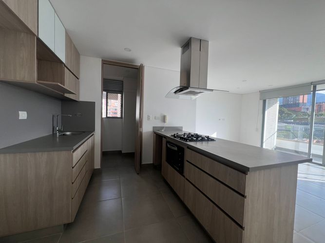 Apartamento de 3 alcobas en arriendo en Cumbres, Envigado, 97 m² · foto 4 de 15