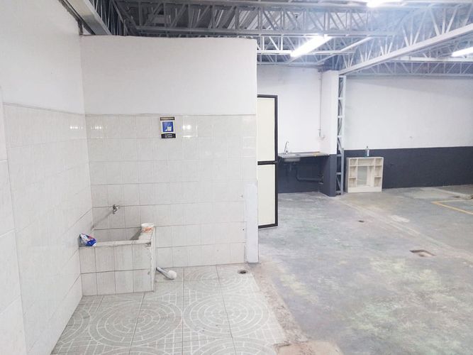 Bodega en arriendo en Cristo Rey, Medellín, 200 m² · foto 3 de 11