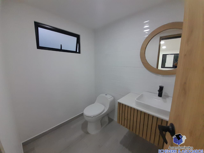 Local en arriendo en Mesa, Envigado, 190 m² · foto 2 de 4
