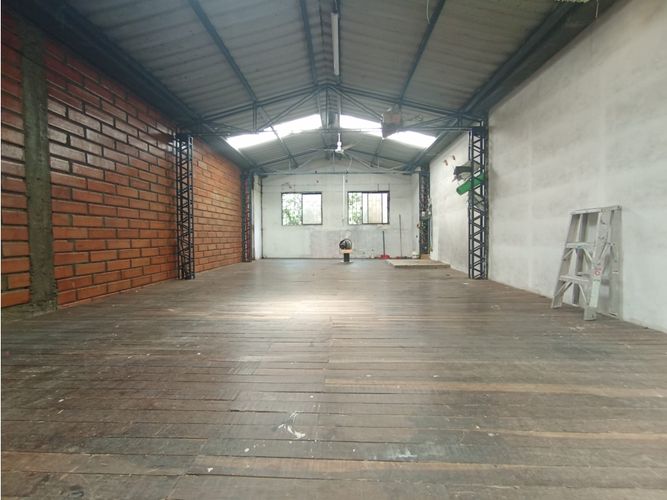 Bodega en arriendo en La Candelaria, Medellín, 110 m² · foto 7 de 8