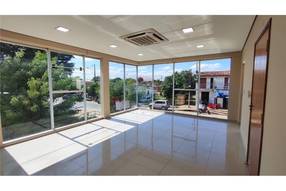 En alquiler salón comercial a 1 cuadra de la Transchaco -MRA (V.R.) — foto 2