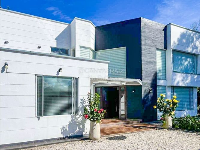 Casa de 5 alcobas en venta en Llano Grande, Rionegro, 380 m² · foto 2 de 12