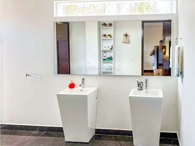 Casa de 5 alcobas en venta en Llano Grande, Rionegro, 380 m² · foto 6 de 12