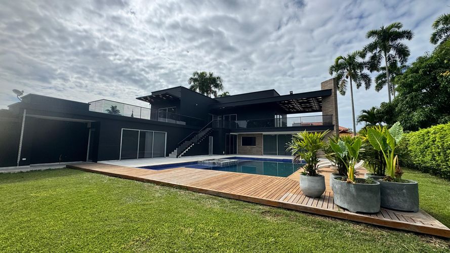 Casa de 5 alcobas en venta en Cerritos, Pereira, 1599 m² · foto 2 de 11