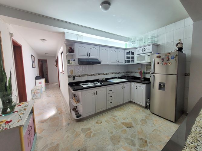 Edificio en venta en Sector Lago Uribe, Pereira, 421 m² · foto 4 de 24