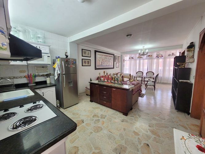 Edificio en venta en Sector Lago Uribe, Pereira, 421 m² · foto 2 de 24