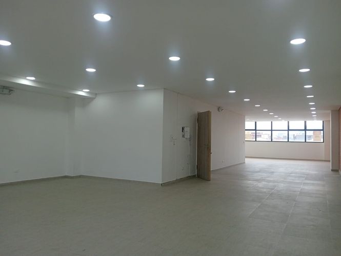 Bodega en arriendo en Laureles, Medellín, 135 m² · foto 2 de 15