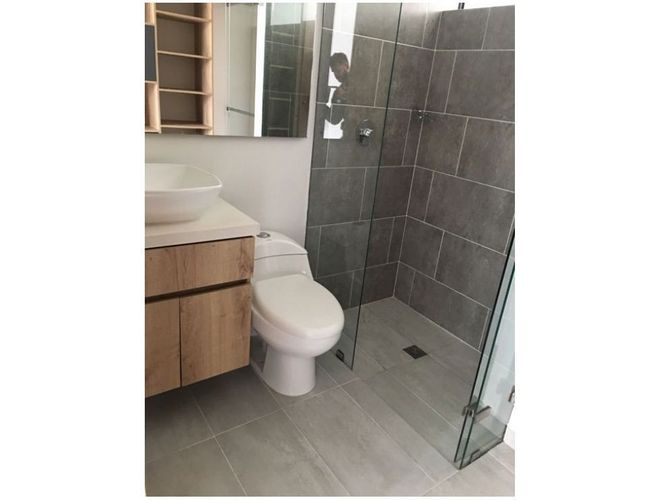Apartamento de 2 alcobas en venta en El Nogal-Los Almendros, Medellín, 109 m² · foto 8 de 9