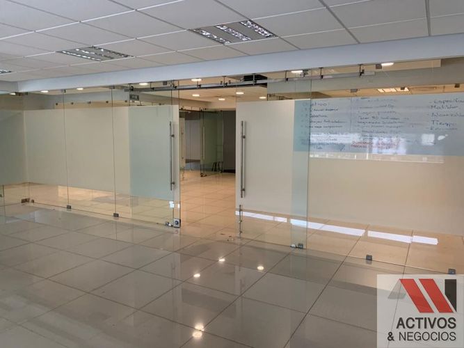Local en venta en Colombia, Medellín, 643 m² · foto 18 de 24