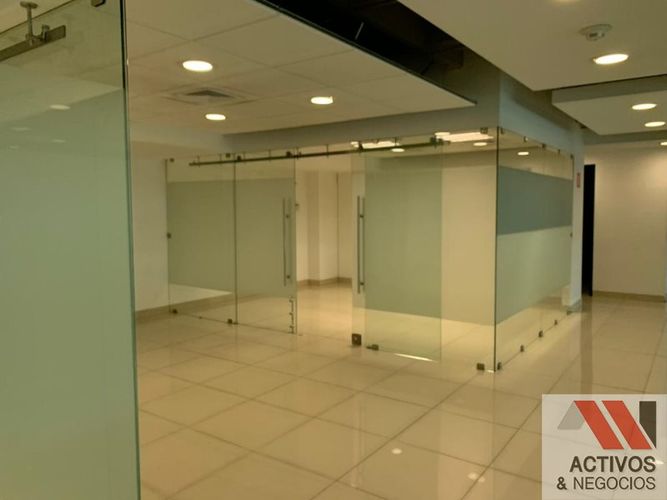 Local en venta en Colombia, Medellín, 643 m² · foto 23 de 24