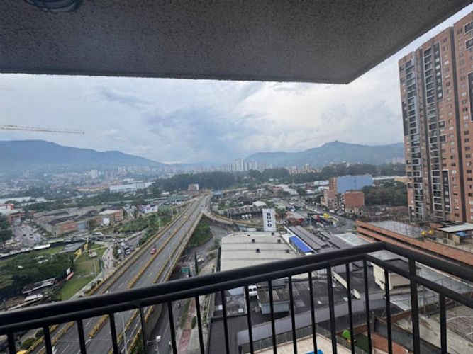 Apartamento en venta en Monteazul, Sabaneta · foto 2 de 7