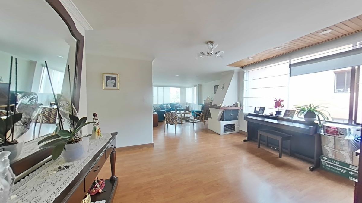 Apartamento en venta en Chico Norte, Bogotá · foto 2 de 24