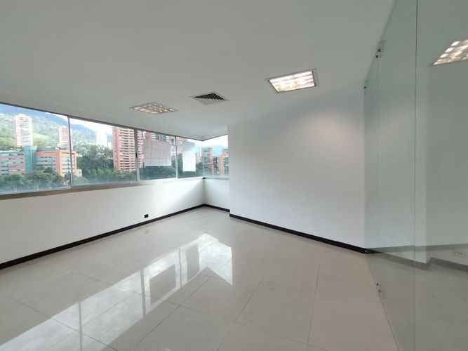 Oficina en arriendo en El Poblado, Medellín, 58 m² · foto 5 de 7