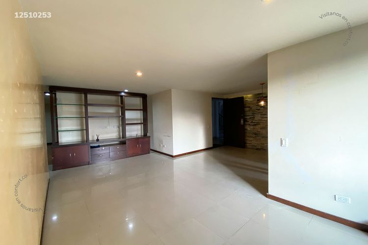 Apartamento de 2 alcobas en arriendo en Conquistadores, Medellín, 90 m² · foto 2 de 24