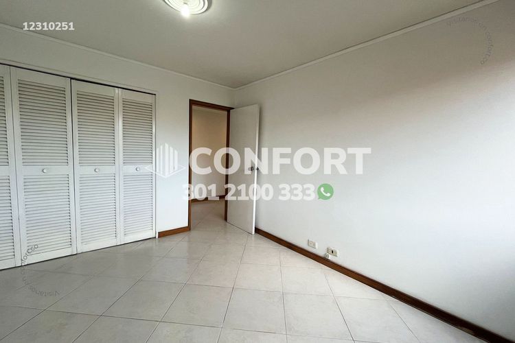 Apartamento de 3 alcobas en arriendo en Villa Carlota, Medellín, 138 m² · foto 5 de 10
