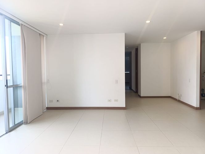 Apartamento de 3 alcobas en arriendo en Castropol, Medellín, 120 m² · foto 2 de 19