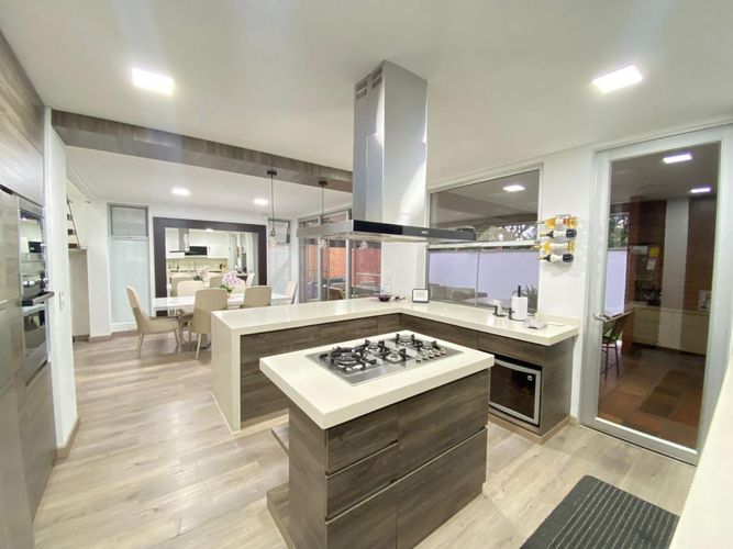 Casa de 4 alcobas en venta en El Castillo, Jamundí, 290 m² · foto 9 de 24